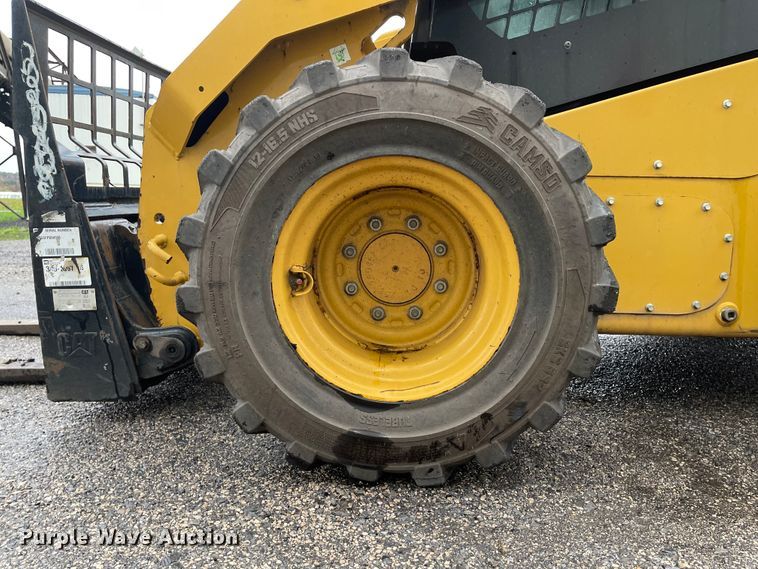 image for item IK9594 2015 Caterpillar 272D2  skid steer loader