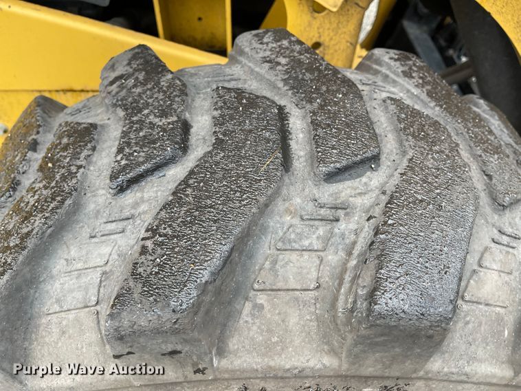 image for item IK9594 2015 Caterpillar 272D2  skid steer loader