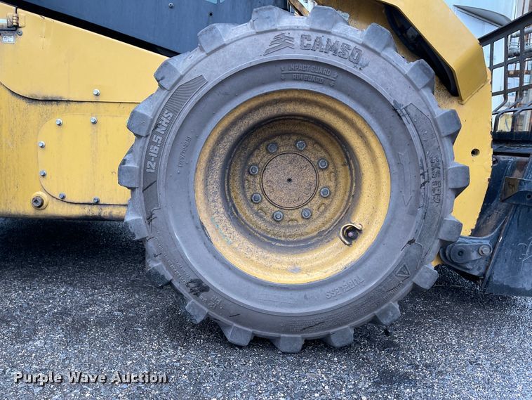 image for item IK9594 2015 Caterpillar 272D2  skid steer loader