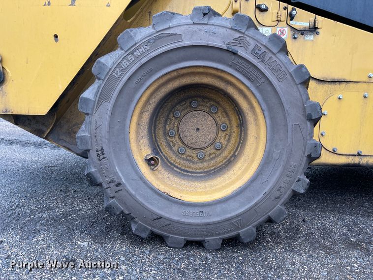 image for item IK9594 2015 Caterpillar 272D2  skid steer loader