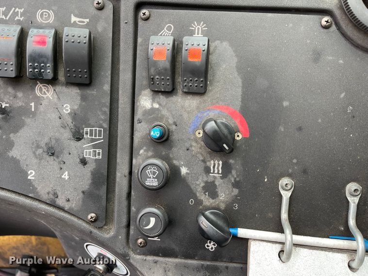 image for item IK9596 2012 Caterpillar TL642  telehandler