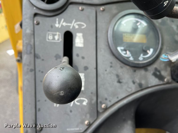 image for item IK9596 2012 Caterpillar TL642  telehandler