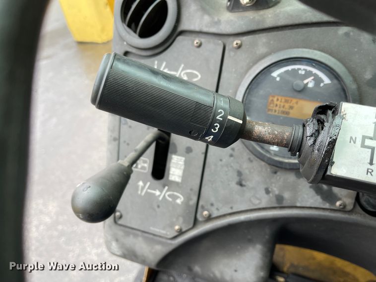 image for item IK9596 2012 Caterpillar TL642  telehandler