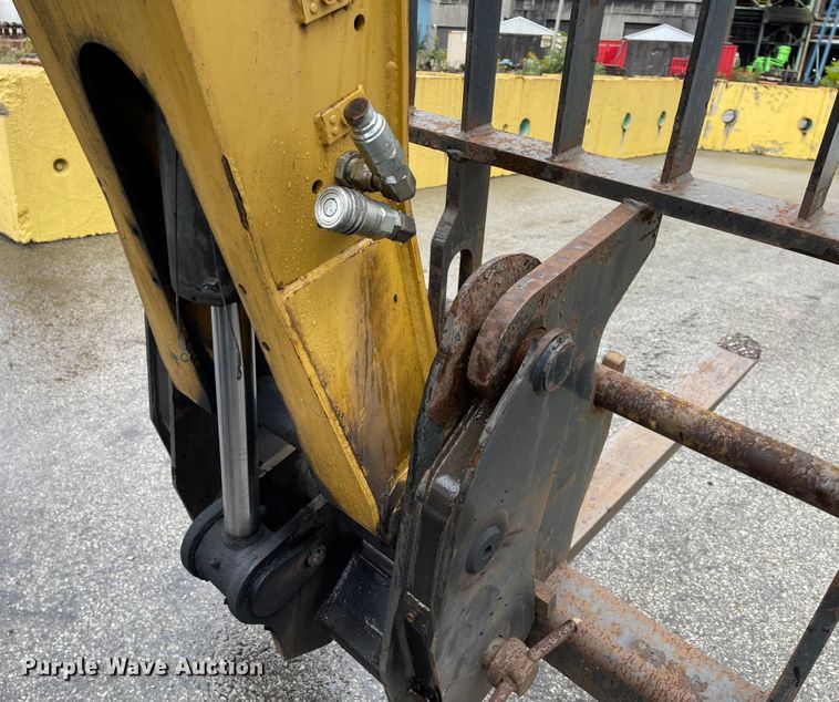 image for item IK9596 2012 Caterpillar TL642  telehandler