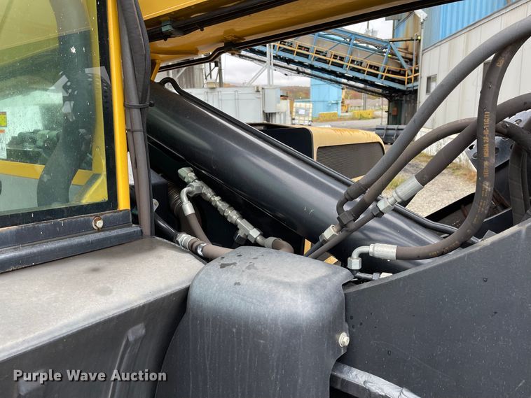 image for item IK9596 2012 Caterpillar TL642  telehandler