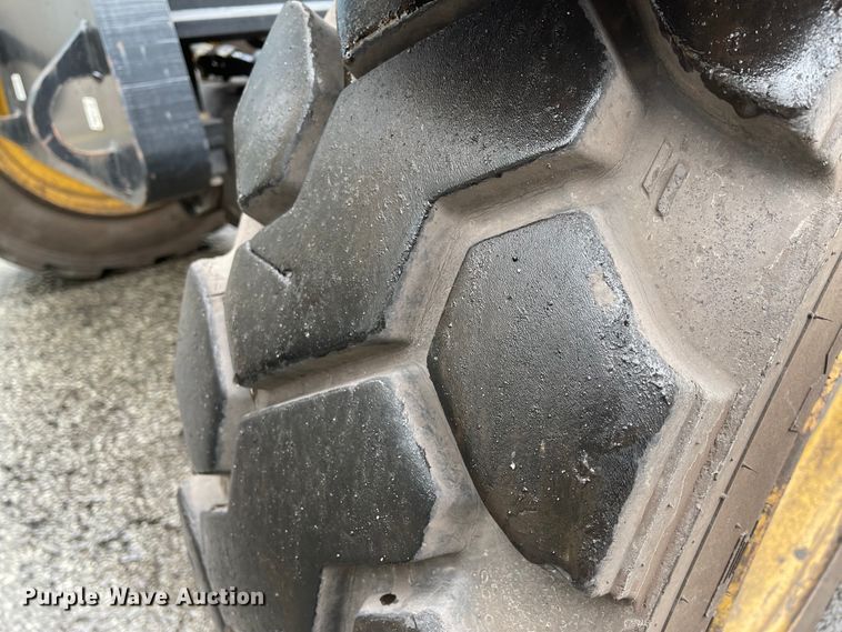 image for item IK9596 2012 Caterpillar TL642  telehandler