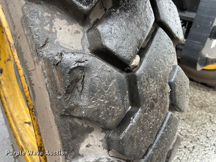 image for item IK9596 2012 Caterpillar TL642  telehandler