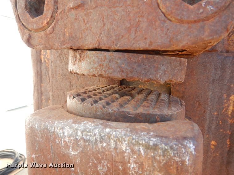 image for item IM9513 2004 Movax SSP100  pile driver