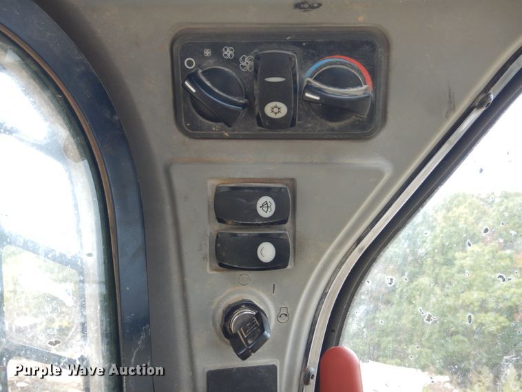 image for item IM9519 2014 Caterpillar 289D  tracked skid steer loader