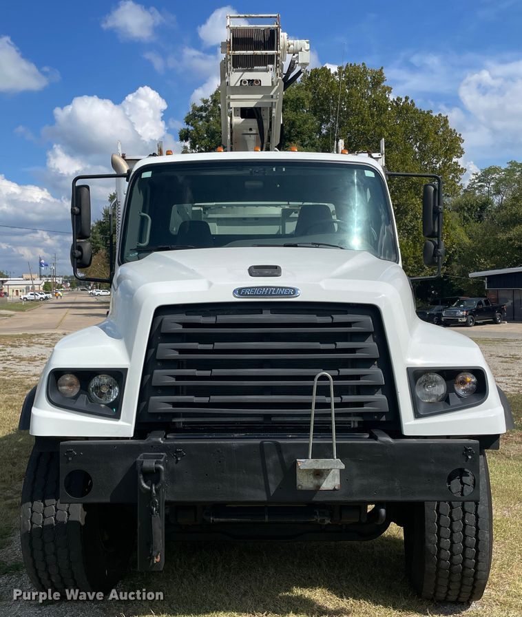 image for item JQ9408 2013 Freightliner 114SD  crane truck