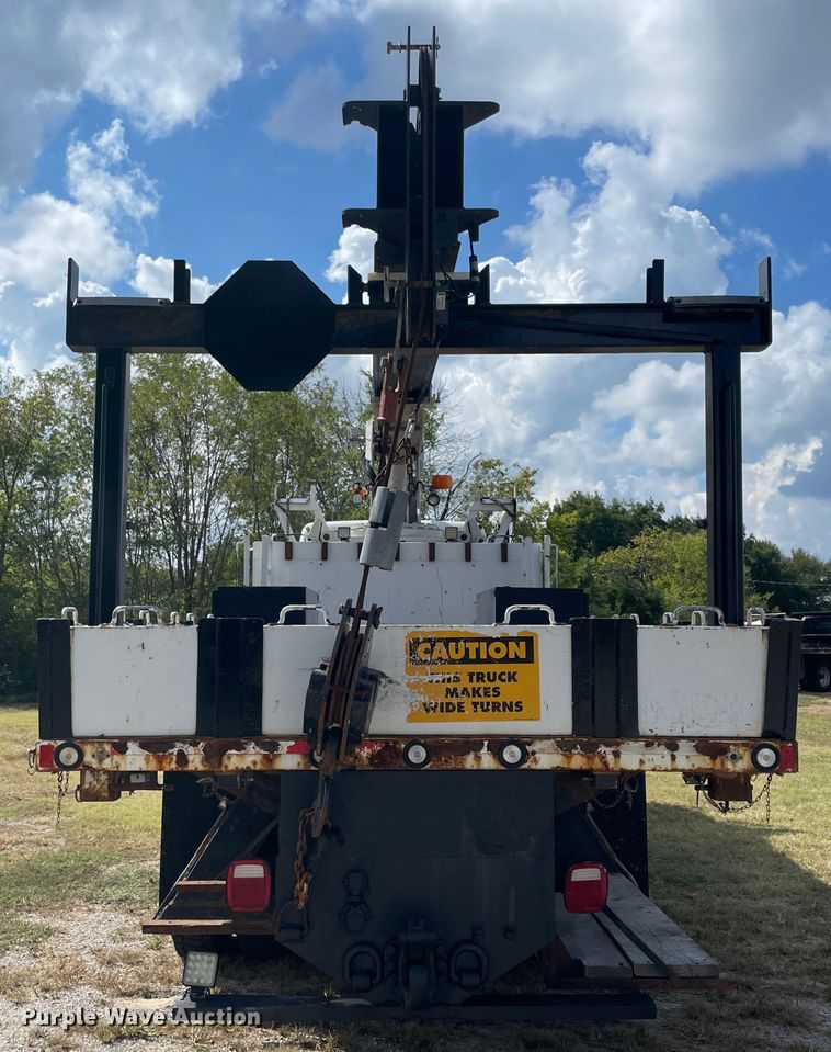 image for item JQ9408 2013 Freightliner 114SD  crane truck