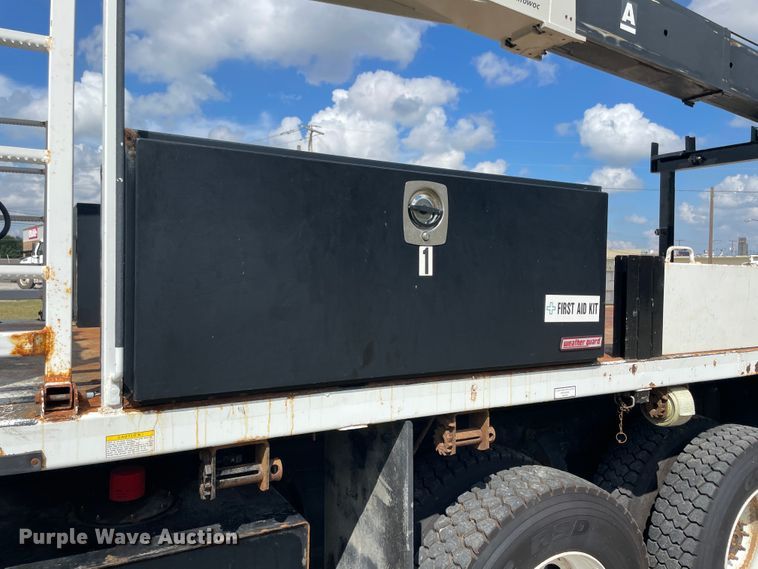 image for item JQ9408 2013 Freightliner 114SD  crane truck