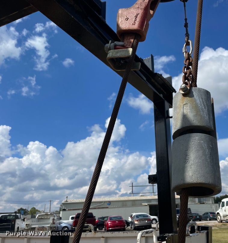 image for item JQ9408 2013 Freightliner 114SD  crane truck