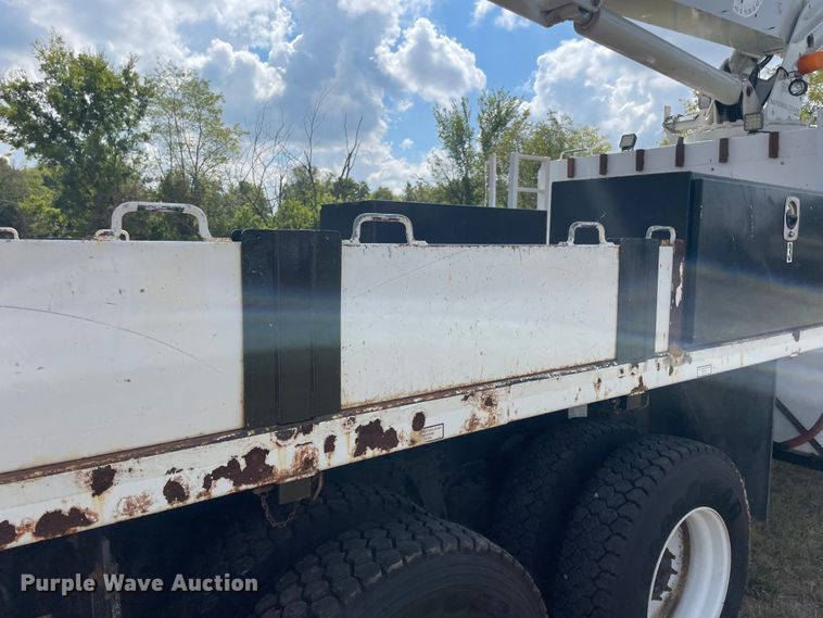 image for item JQ9408 2013 Freightliner 114SD  crane truck