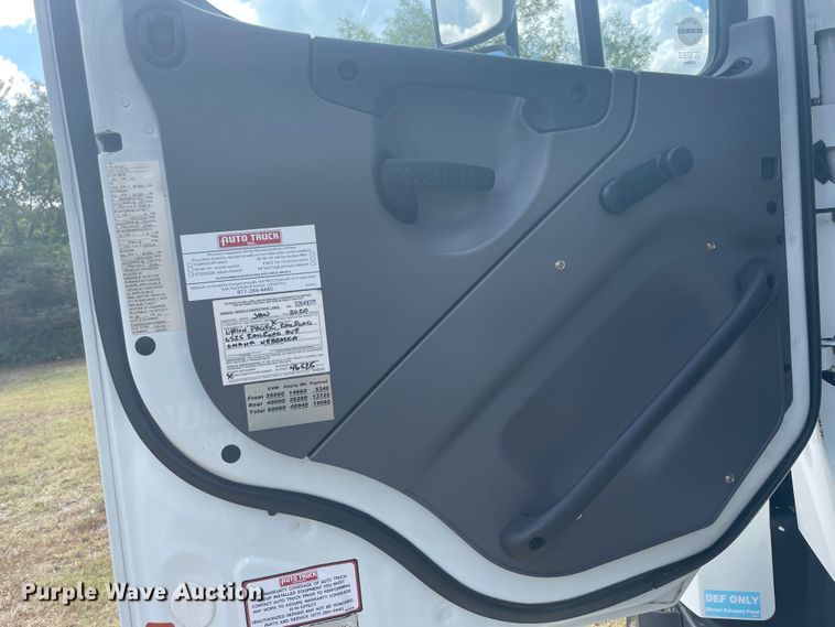 image for item JQ9408 2013 Freightliner 114SD  crane truck