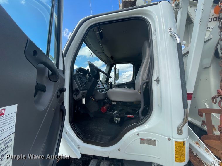 image for item JQ9408 2013 Freightliner 114SD  crane truck