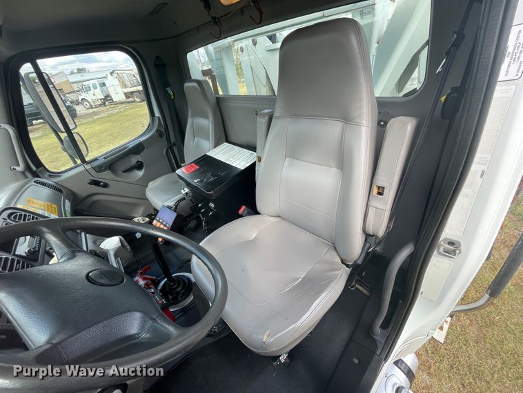 image for item JQ9408 2013 Freightliner 114SD  crane truck