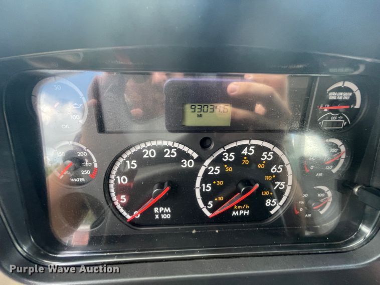 image for item JQ9408 2013 Freightliner 114SD  crane truck