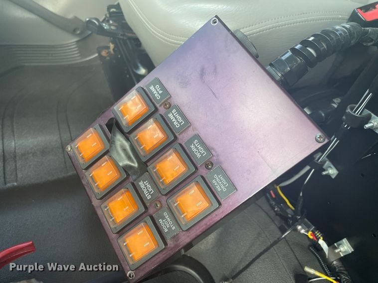 image for item JQ9408 2013 Freightliner 114SD  crane truck