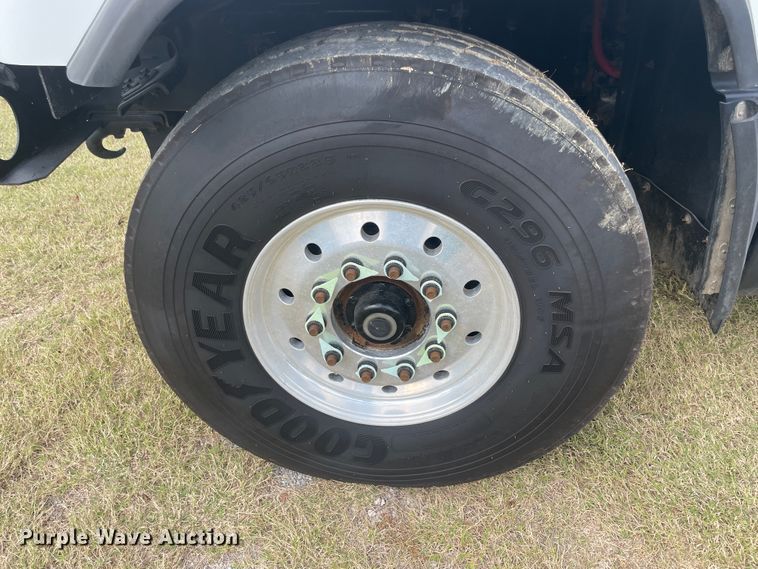 image for item JQ9408 2013 Freightliner 114SD  crane truck