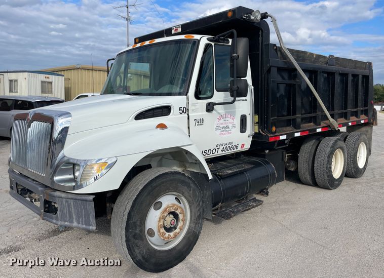 image for item JQ9409 2007 International 7400  dump truck