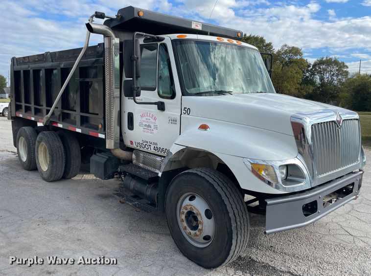 image for item JQ9409 2007 International 7400  dump truck