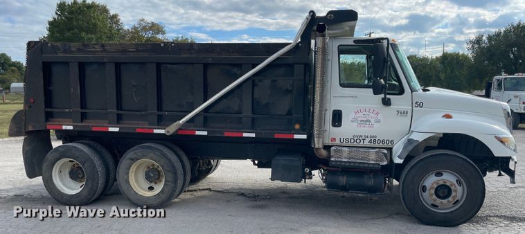 image for item JQ9409 2007 International 7400  dump truck