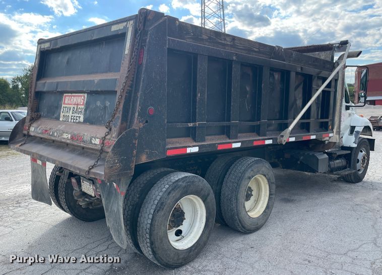 image for item JQ9409 2007 International 7400  dump truck