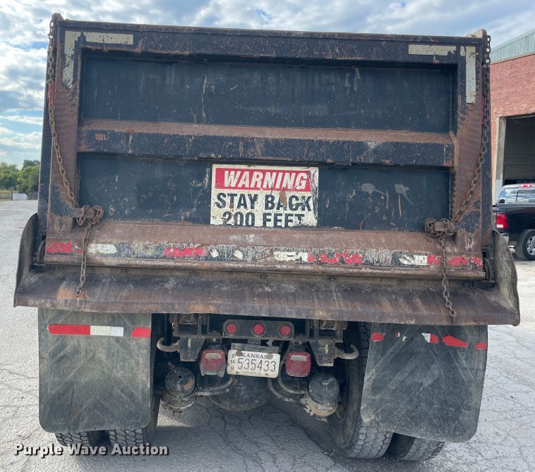 image for item JQ9409 2007 International 7400  dump truck