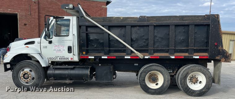 image for item JQ9409 2007 International 7400  dump truck