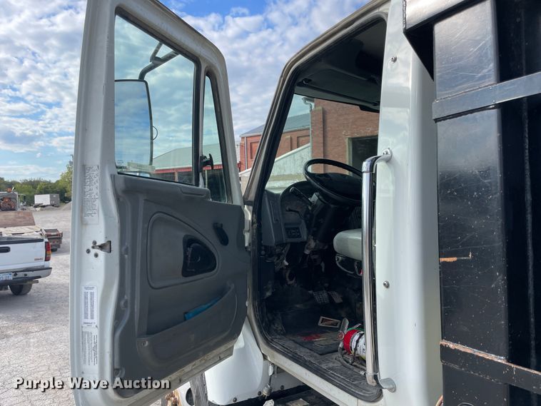 image for item JQ9409 2007 International 7400  dump truck