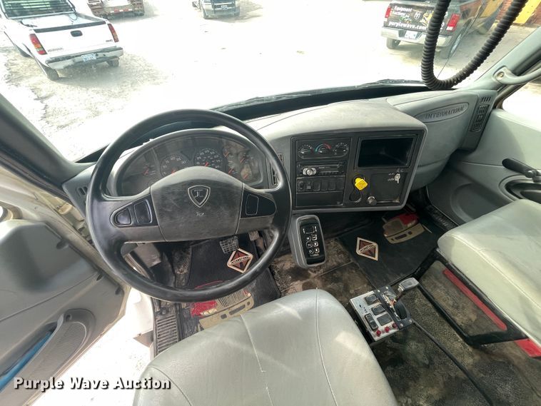 image for item JQ9409 2007 International 7400  dump truck