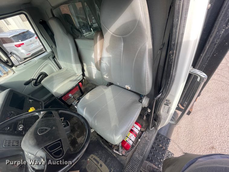 image for item JQ9409 2007 International 7400  dump truck