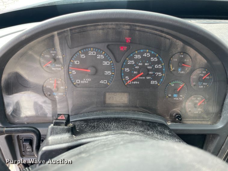 image for item JQ9409 2007 International 7400  dump truck