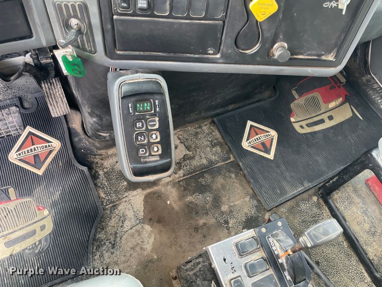 image for item JQ9409 2007 International 7400  dump truck