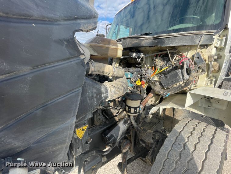 image for item JQ9409 2007 International 7400  dump truck