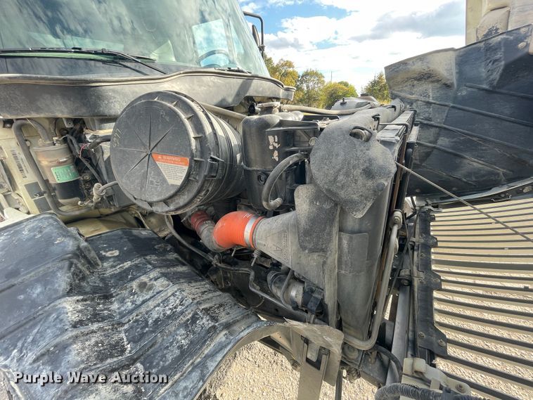 image for item JQ9409 2007 International 7400  dump truck