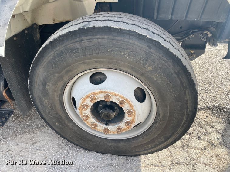 image for item JQ9409 2007 International 7400  dump truck