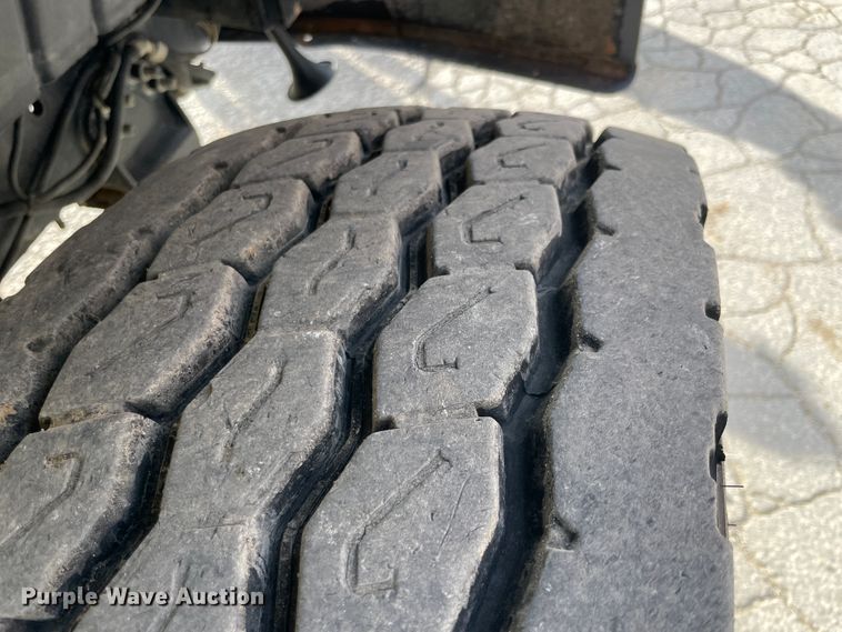 image for item JQ9409 2007 International 7400  dump truck