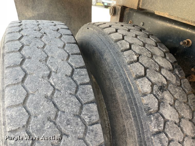 image for item JQ9409 2007 International 7400  dump truck