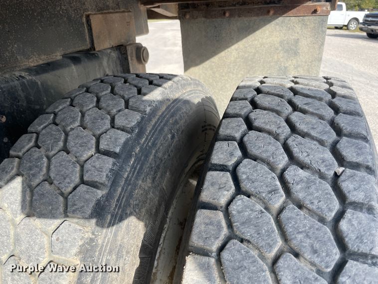 image for item JQ9409 2007 International 7400  dump truck