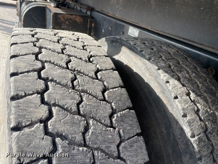 image for item JQ9409 2007 International 7400  dump truck