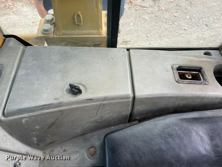 image for item JQ9412 2005 Caterpillar D5N XL  dozer