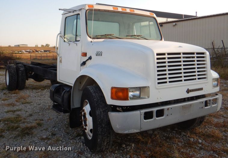 image for item JS9175 2000 International 4700  truck cab and chassis