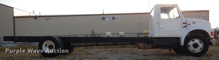 image for item JS9175 2000 International 4700  truck cab and chassis