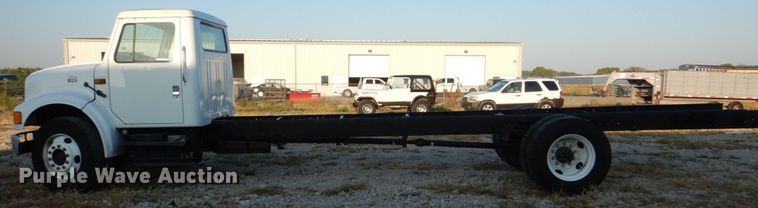 image for item JS9175 2000 International 4700  truck cab and chassis