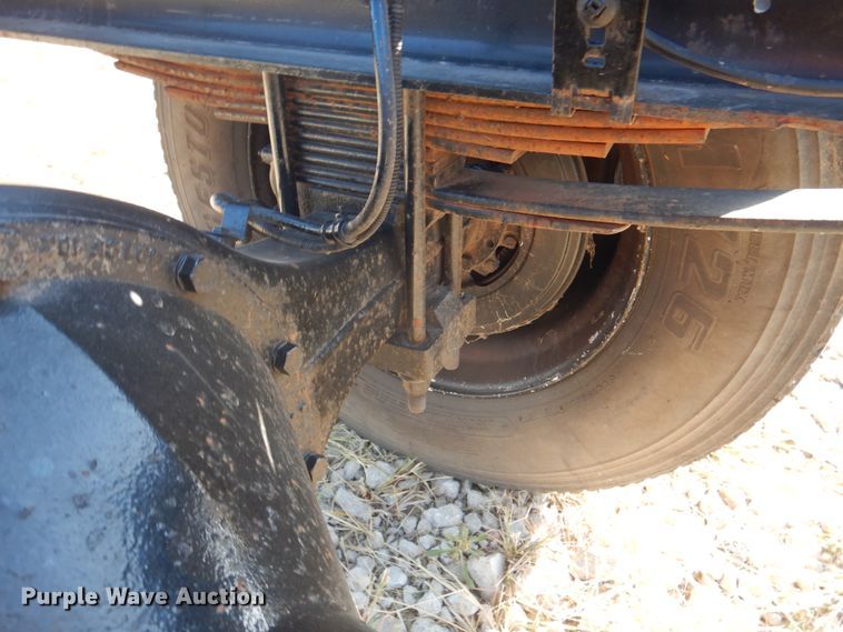 image for item JS9175 2000 International 4700  truck cab and chassis