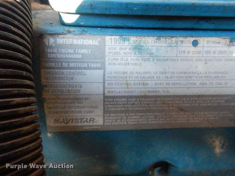 image for item JS9175 2000 International 4700  truck cab and chassis