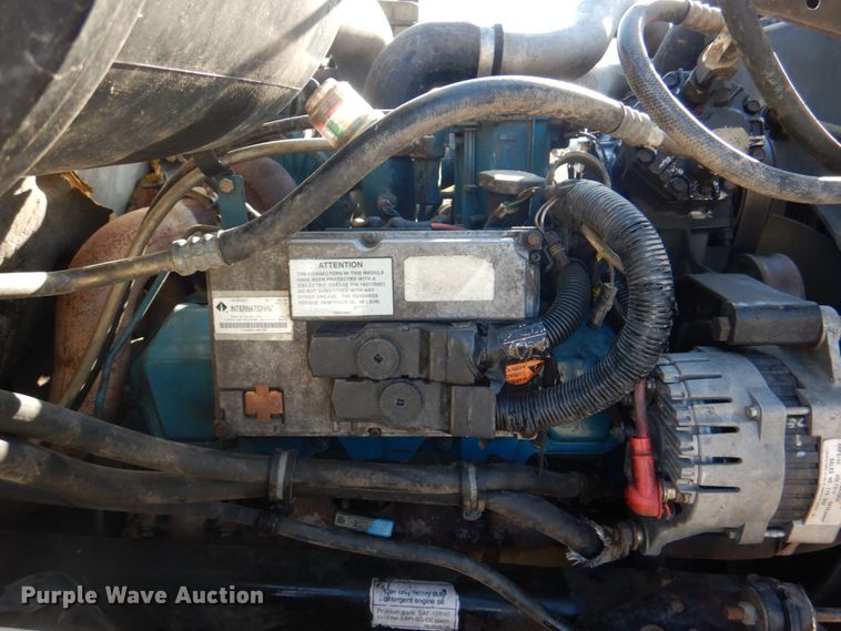 image for item JS9175 2000 International 4700  truck cab and chassis