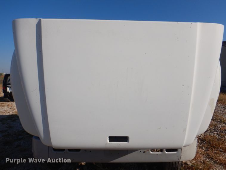 image for item JS9175 2000 International 4700  truck cab and chassis